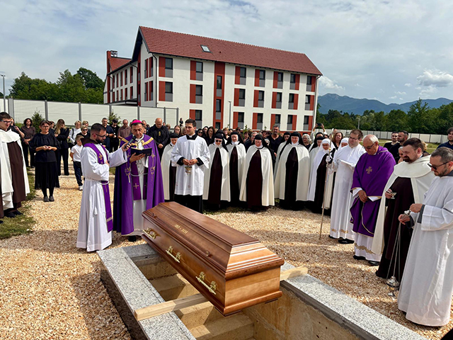 Ispraćaj s. Ivane u Gospiću                                                                                                                                                                                                                               