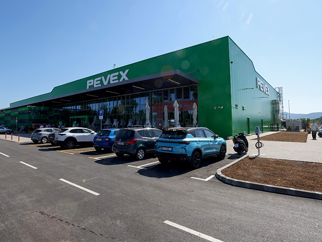 Novoizgrađeni Pevexov prodajni centar u Gospiću                                                                                                                                                                                                           