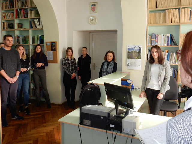 Danas je studentsku izložbiu otvorila docentica Anela Nikčević-Milković                                                                                                                                                                                   