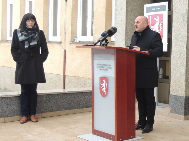 Gradska konferencija za novinare na otvorenom                                                                                                                                                                                                             