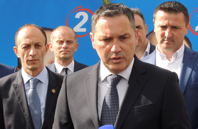 Čelnici HDZ-a na jučerašnjem skupu u Gospiću/Snimio Marko Čuljat                                                                                                                                                                                          