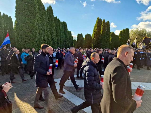 U koloni sjećanja bio je i Ernest Petry, ličko-senjski župan                                                                                                                                                                                              