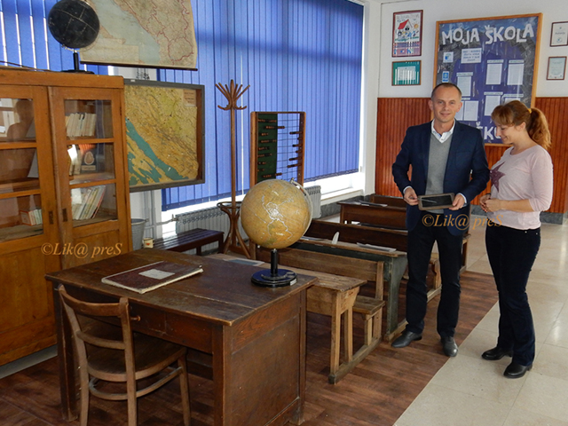 Stari razred u novoj školi u Gospiću/Snimio Marko ČULJAT                                                                                                                                                                                                  