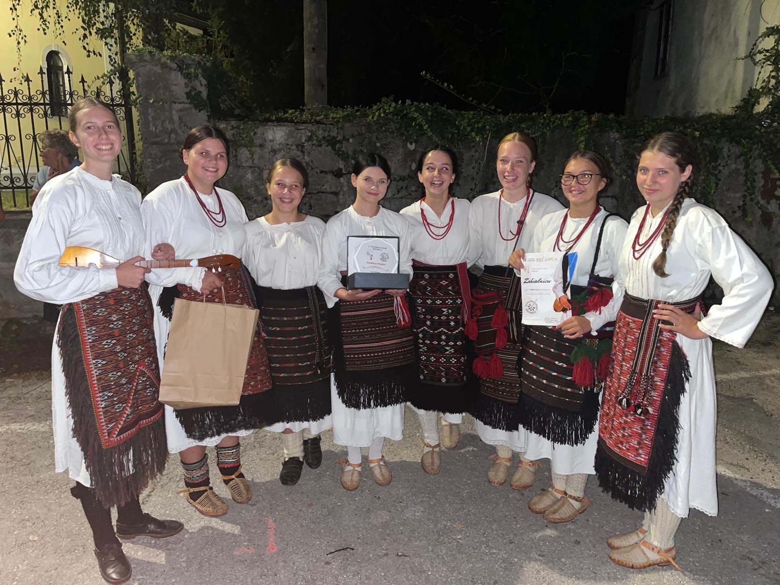 Mlaade Kuljanke sa slunjskom nagradom na najbolji bećarac                                                                                                                                                                                                 