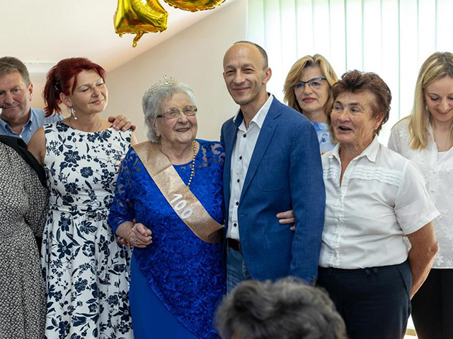 Brinjkinja baka Zorsa i župan Petry u gospićkom domu                                                                                                                                                                                                      